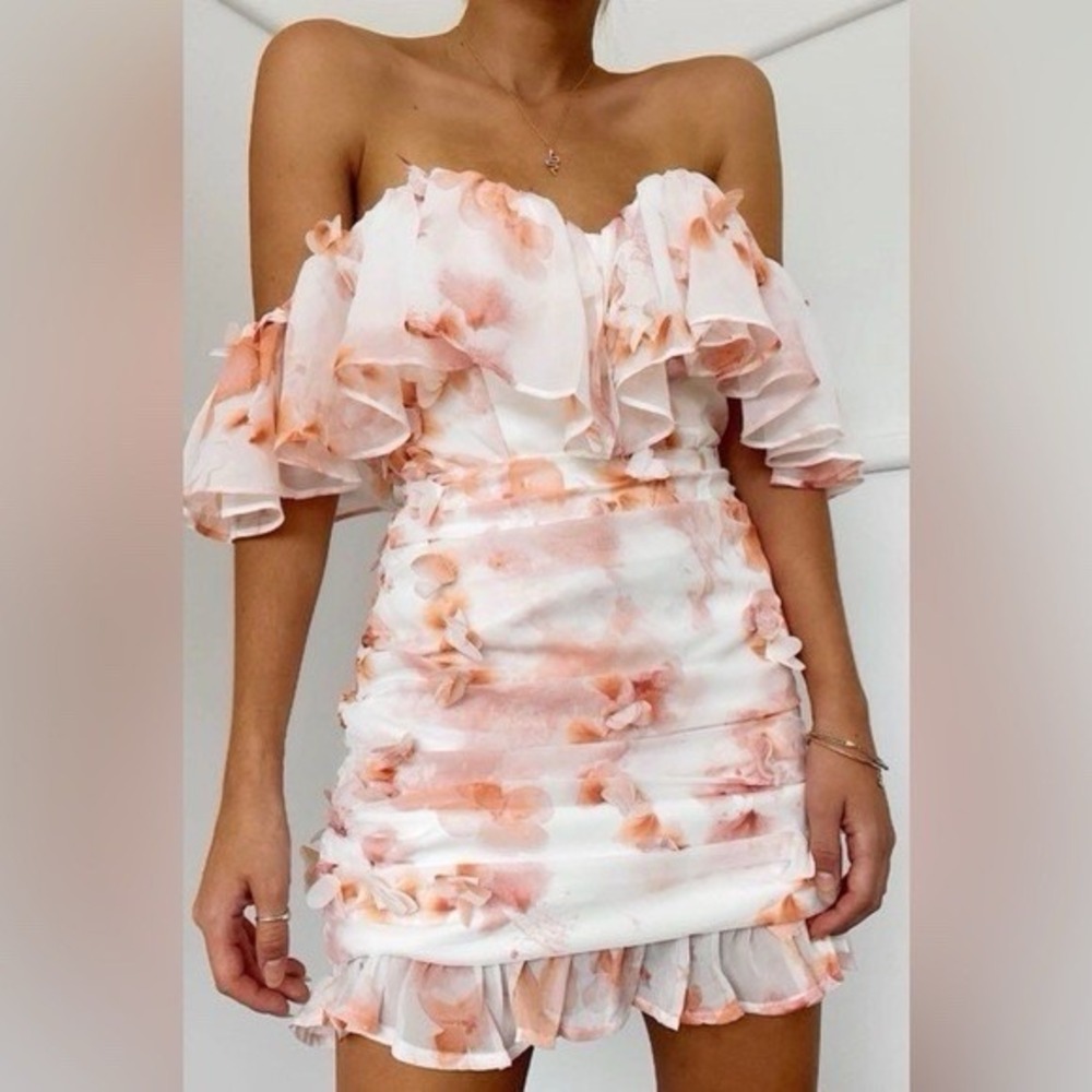 Runaway The Label Anairo Mini Dress Peach White Floral 3D Applique‎ Ruched S